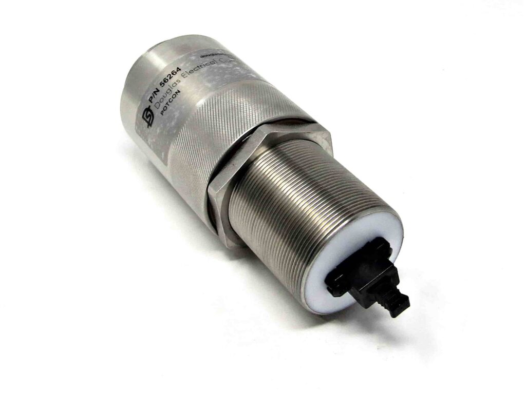 Hermetic optical fiber feedthrough with MTP connectors and vacuum face seal