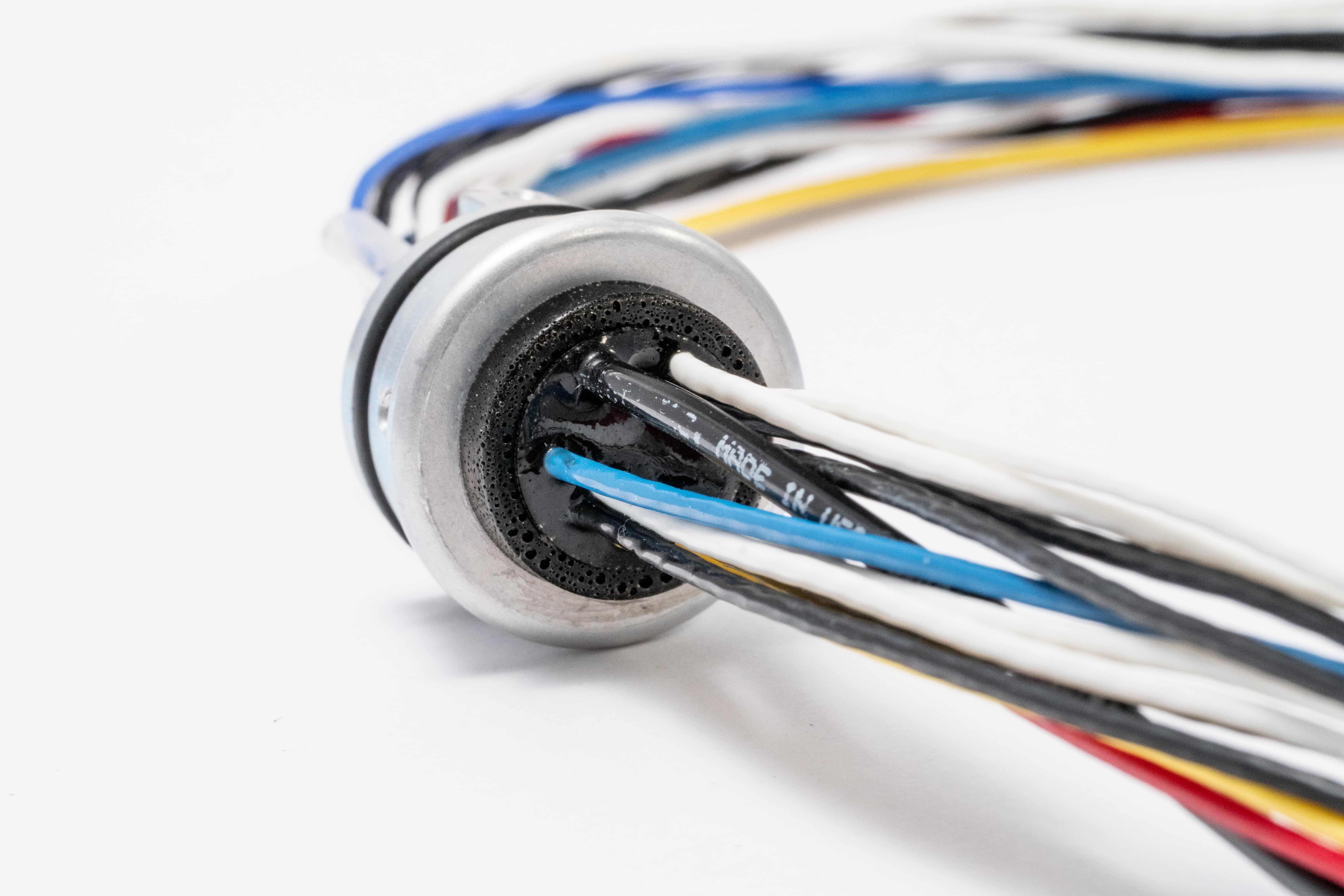 Hermetic wire feedthrough with radial o-ring seal